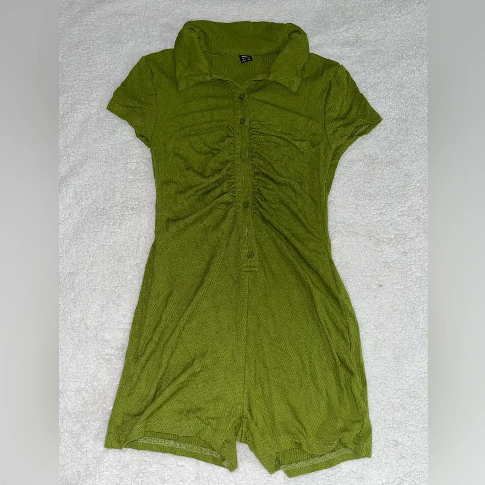 SHEIN Button Placket Ruched Front Rib-knit Solid Romper - Picture 4 of 6